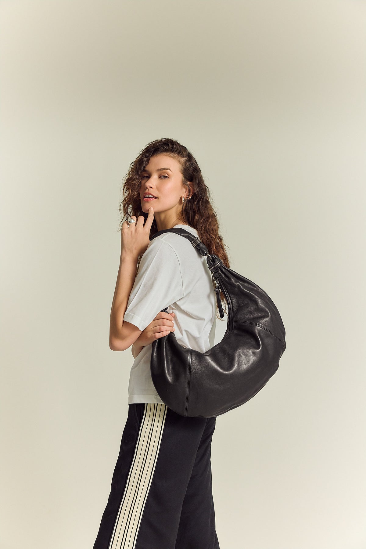 Always With You Big-Hobo-Tasche schwarz, große Hoboform mit Kordelhenkeln