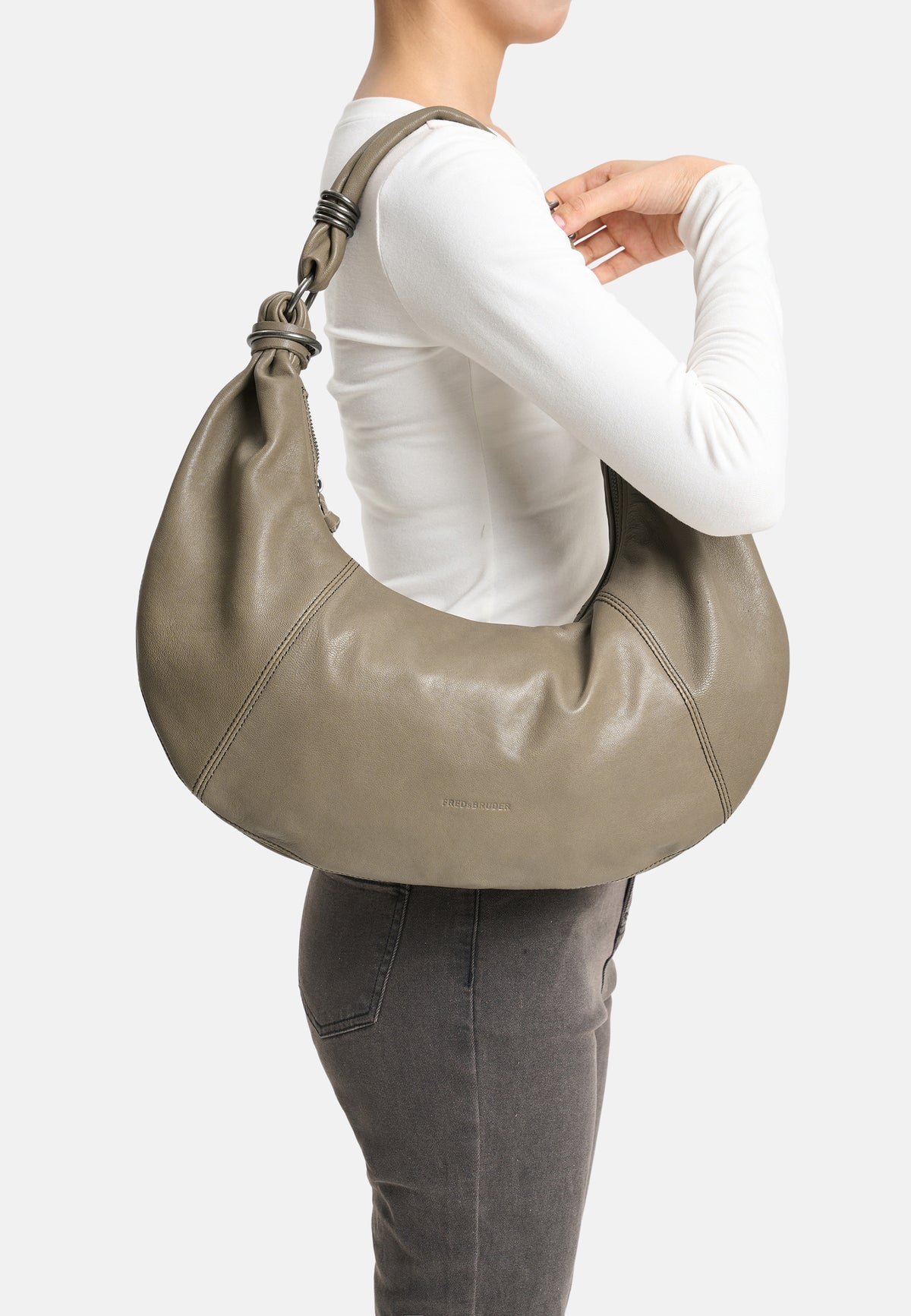 Matschiges Khaki Hobo-Tasche am Oberkörper, abgerundete Form mit breiten Griffen