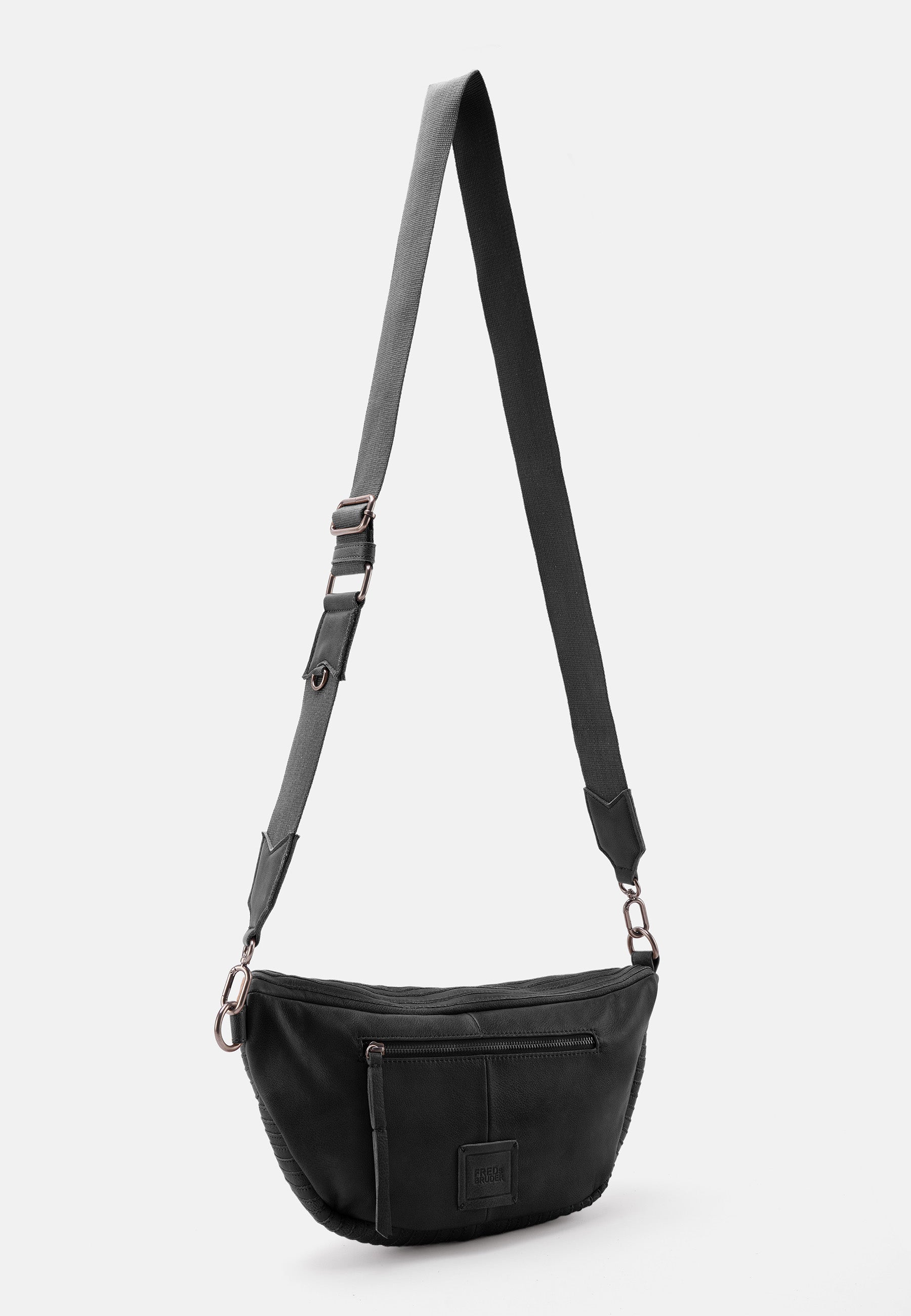 FREDsBRUDER- Bags- Layer Beltbag- black / OS-caramel / OS-dirty stone / OS - Layer BeltbagLayer Liebhaber aufgepasst! Diese Beltbag ergänzt eure Frühlingslooks, ist super bequem und bietet viel Platz für all eure Essentials! Viel Spaß beim Stylen!Details Als Crossbody Bag tragbar Verstellbarer Tragehenkel Silberfarbene Metalldetails Funktionaler Innenraum: Steckfächer und Reißverschlussfach innen Material Handgewachstes Leder Maße Tasche (B x H x T): 38 x 20 x 10 cm Gewicht: 0,665 kg