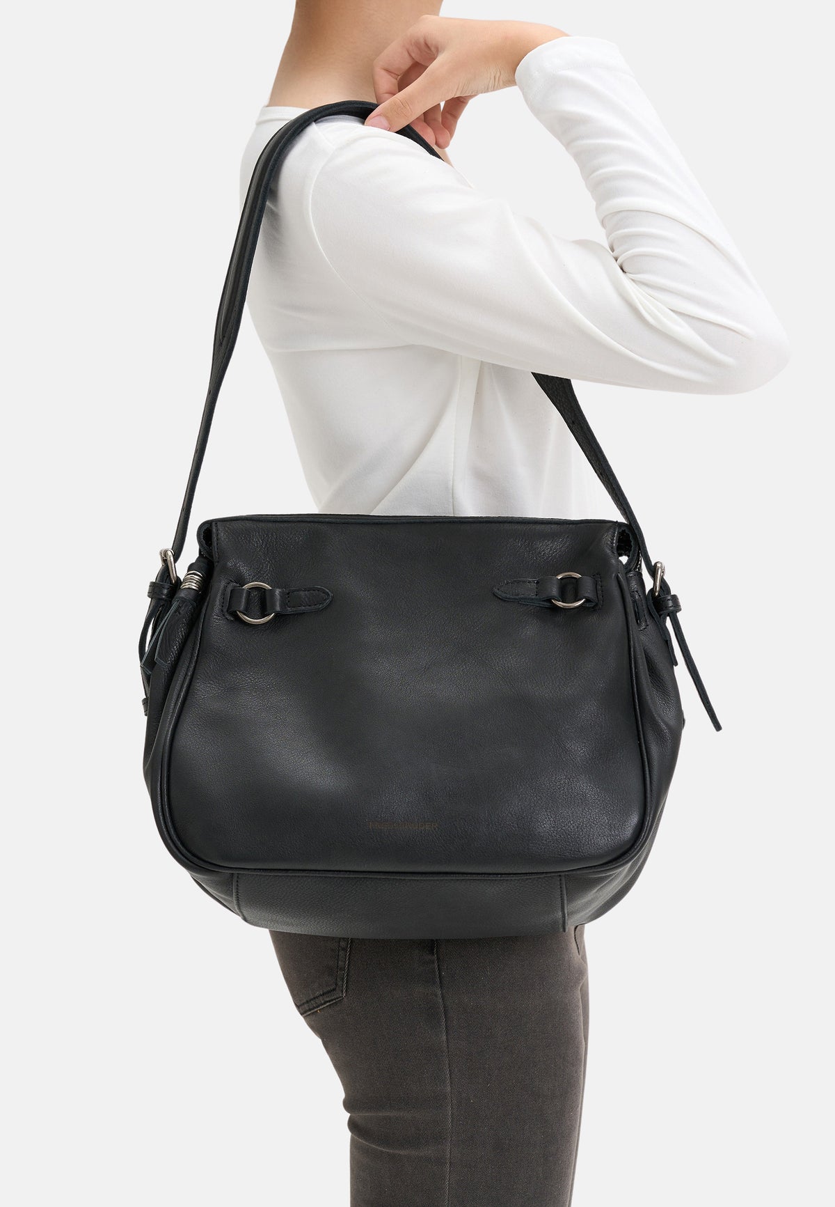 Schwarze Schultertasche am Träger, mit vorderem Verschluss und doppeltem Henkel