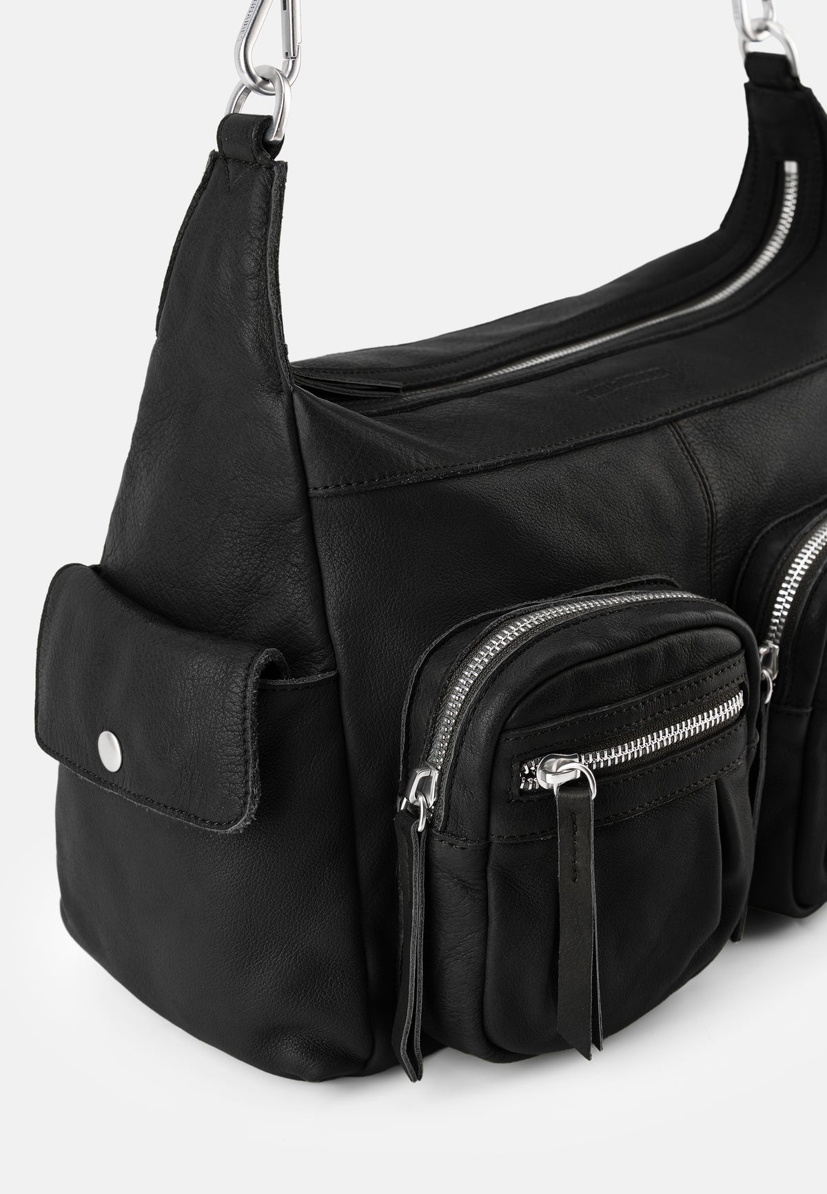 Schwarze Hobo-Tasche mit Reißverschluss-Vortaschen und strukturierter Vorderseite