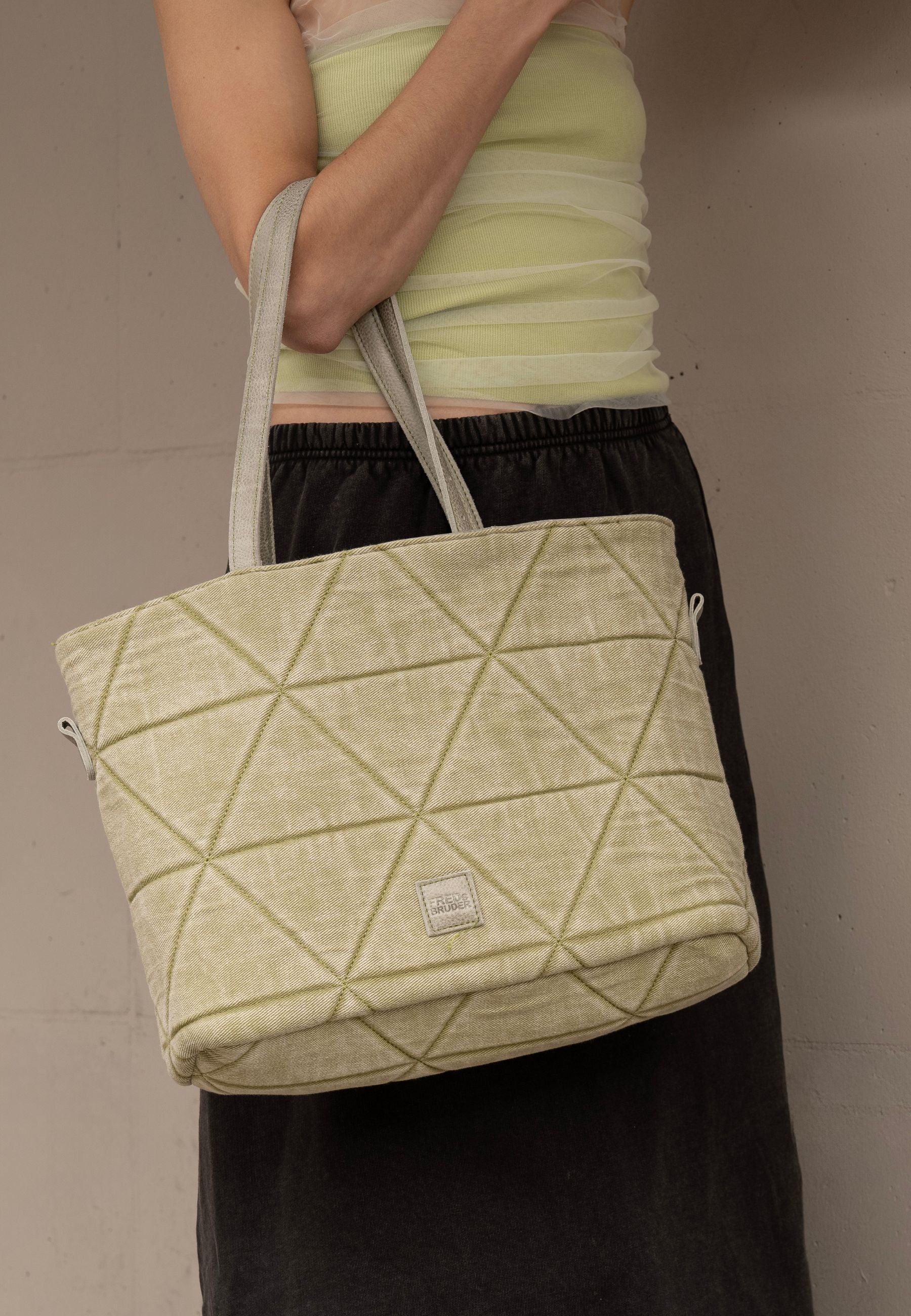 FREDsBRUDER- Bags- Reversible Shopper Spring- black / OS-cloudy / OS-dusty rose / OS