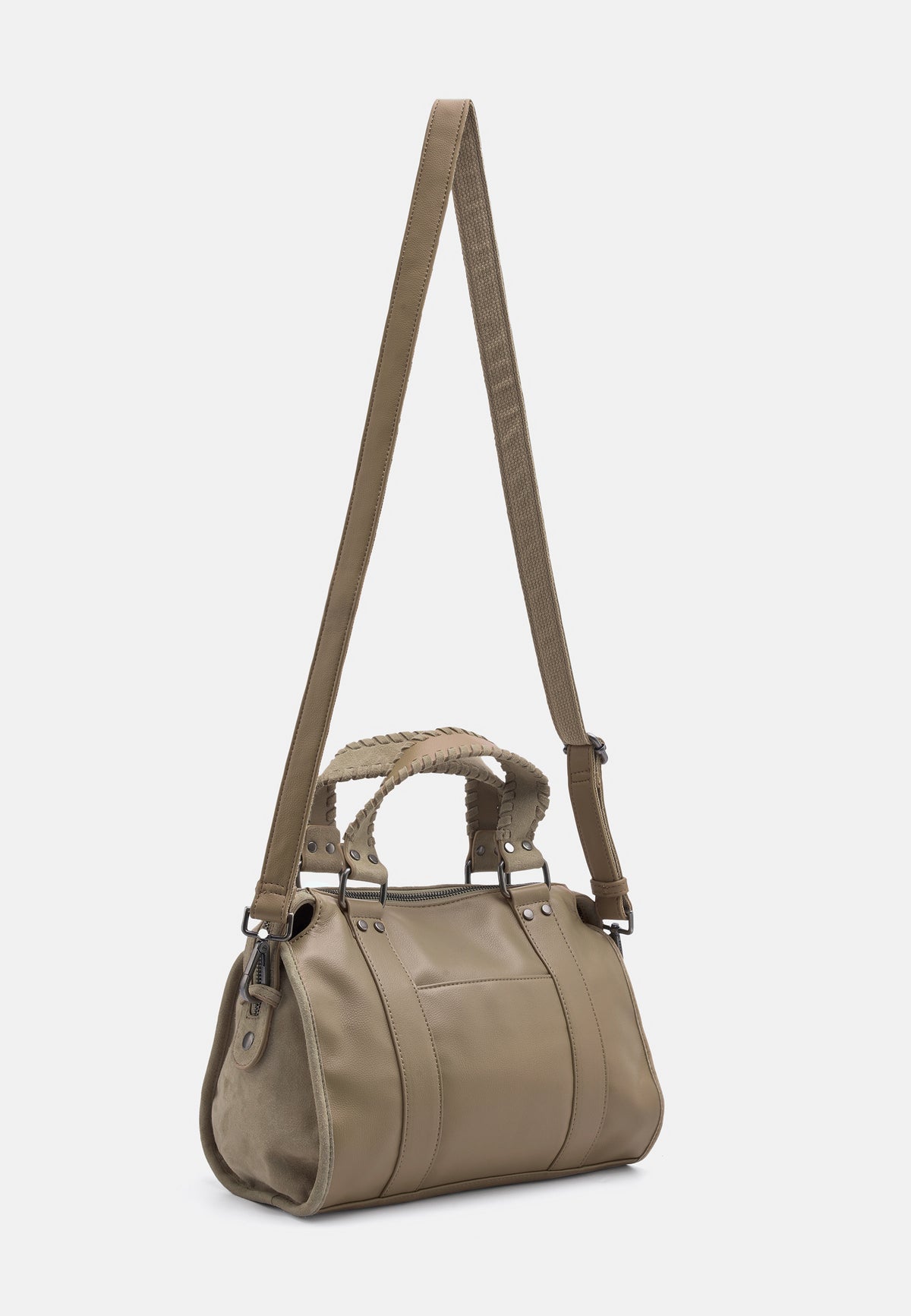 Bowlingtasche Whipstitch Soul in Taupe, am breiten Schultergurt getragen