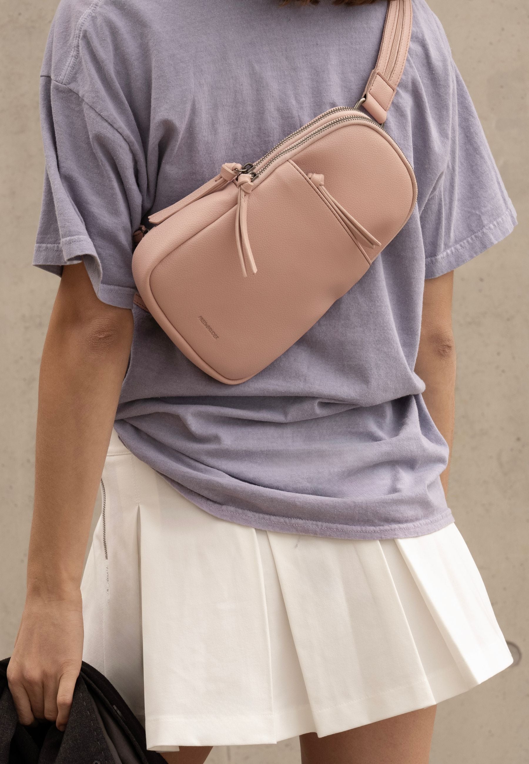 FREDsBRUDER- Handtaschen>Damen>Ledertaschen>Crossbody Taschen- Bestie Hybrid Crossbag- black / OS-powder taupe / OS