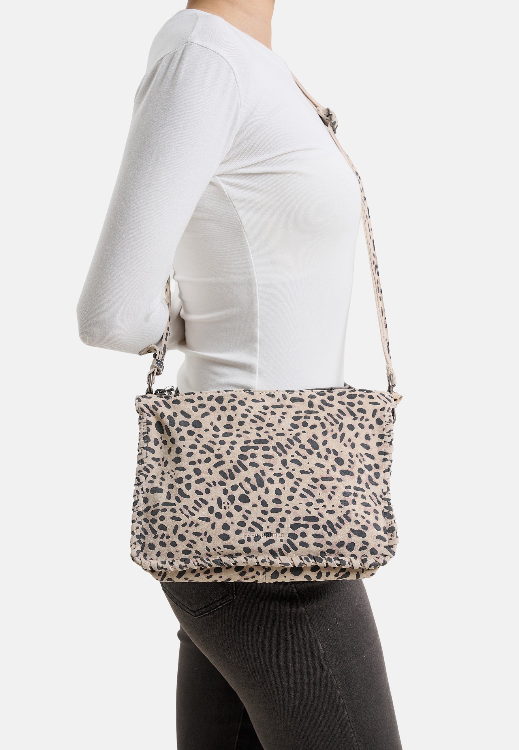 FREDsBRUDER- Handtaschen>Damen>Ledertaschen>Crossbody Taschen- Calm Crossbag- black / OS-Dotty Leo / OS-milk coffee / OS-taupe / OS