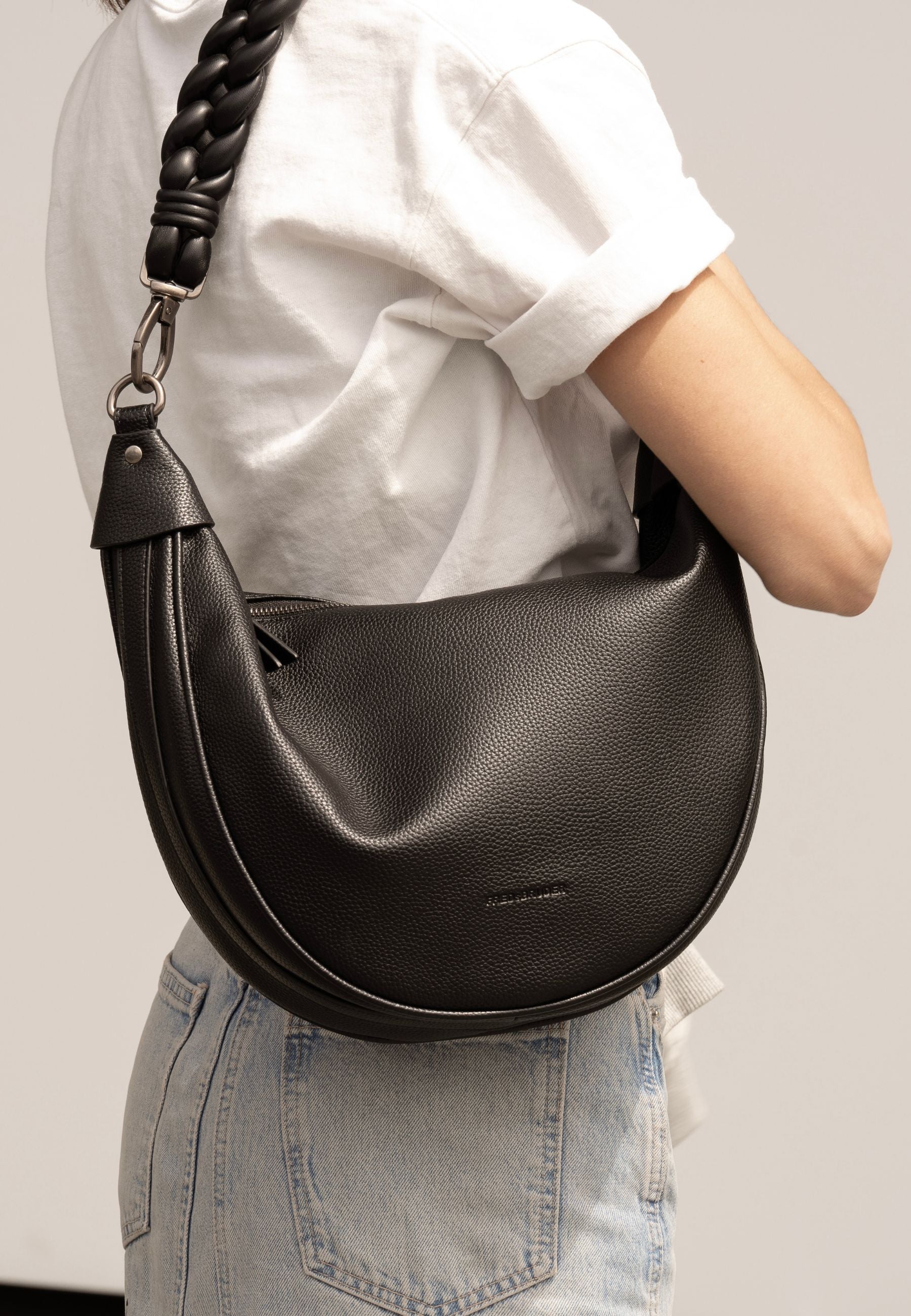 FREDsBRUDER- Handtaschen>Damen>Ledertaschen>Hobo Taschen- Good Vibes Only Hobo- black / OS-oat milk / OS