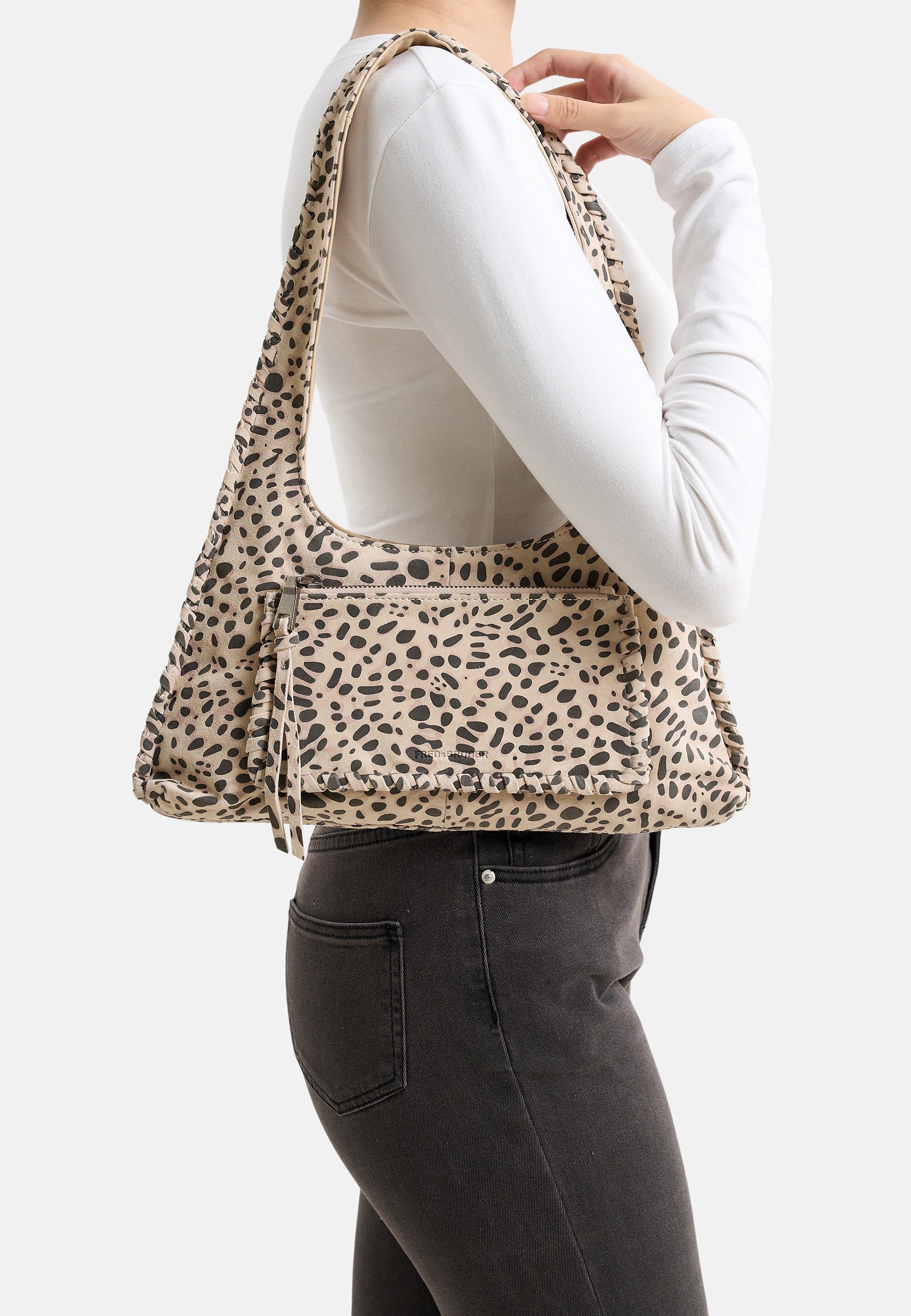 FREDsBRUDER- Handtaschen>Damen>Ledertaschen>Schultertaschen- Calm Triangle Hobo- black / OS-Dotty Leo / OS