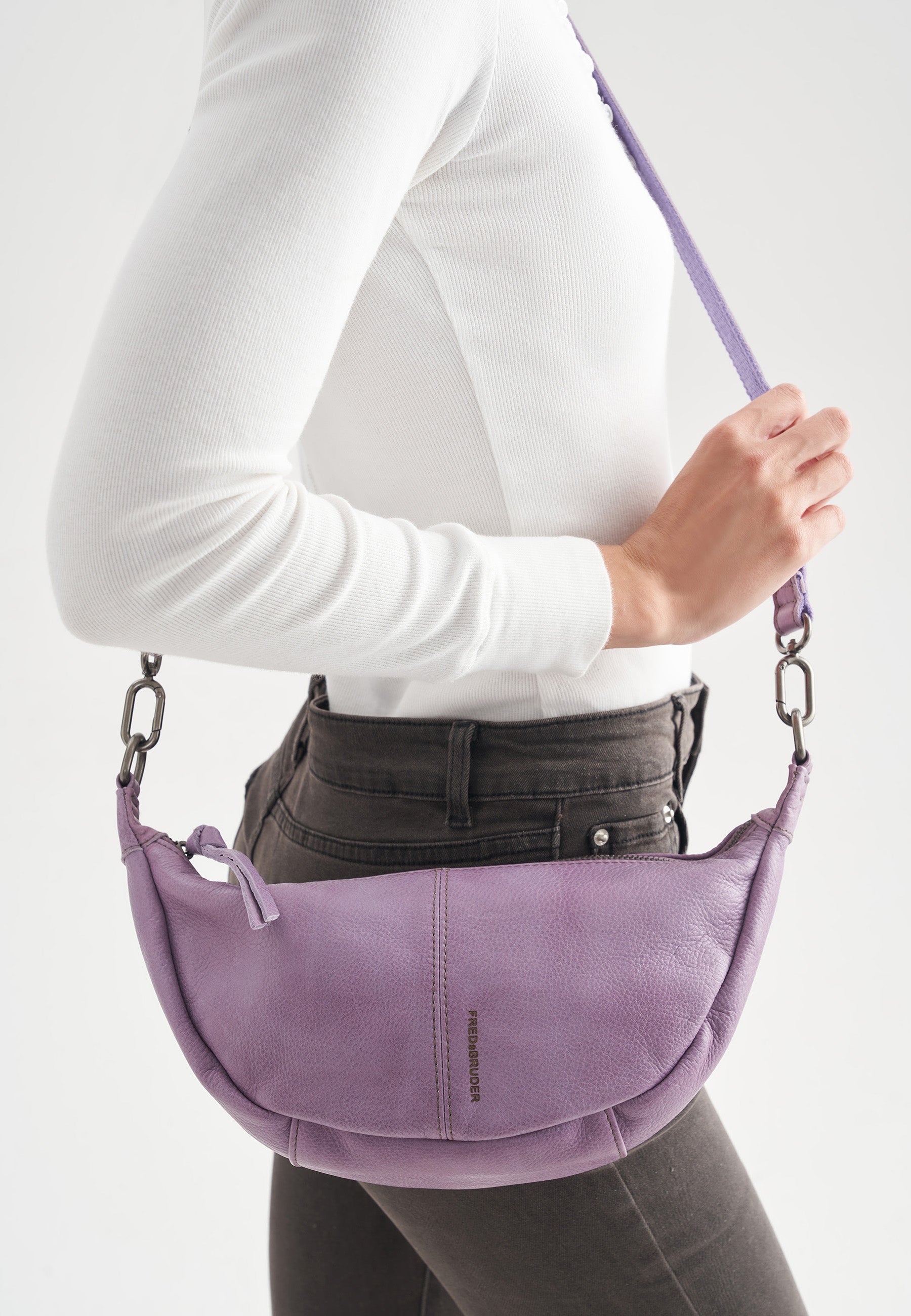 FREDsBRUDER- Handtaschen>>Ledertaschen>Halbmond Taschen Damen- My Old Friend Halfmoon Bag- black / OS-caramel / OS-sky blue / OS-lavender / OS