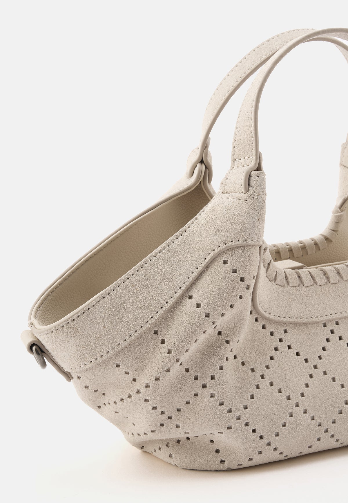 Kleine Shopper-Tasche mit Lochmuster-Rauten und gepolstertem Henkelbereich in Cremefarben