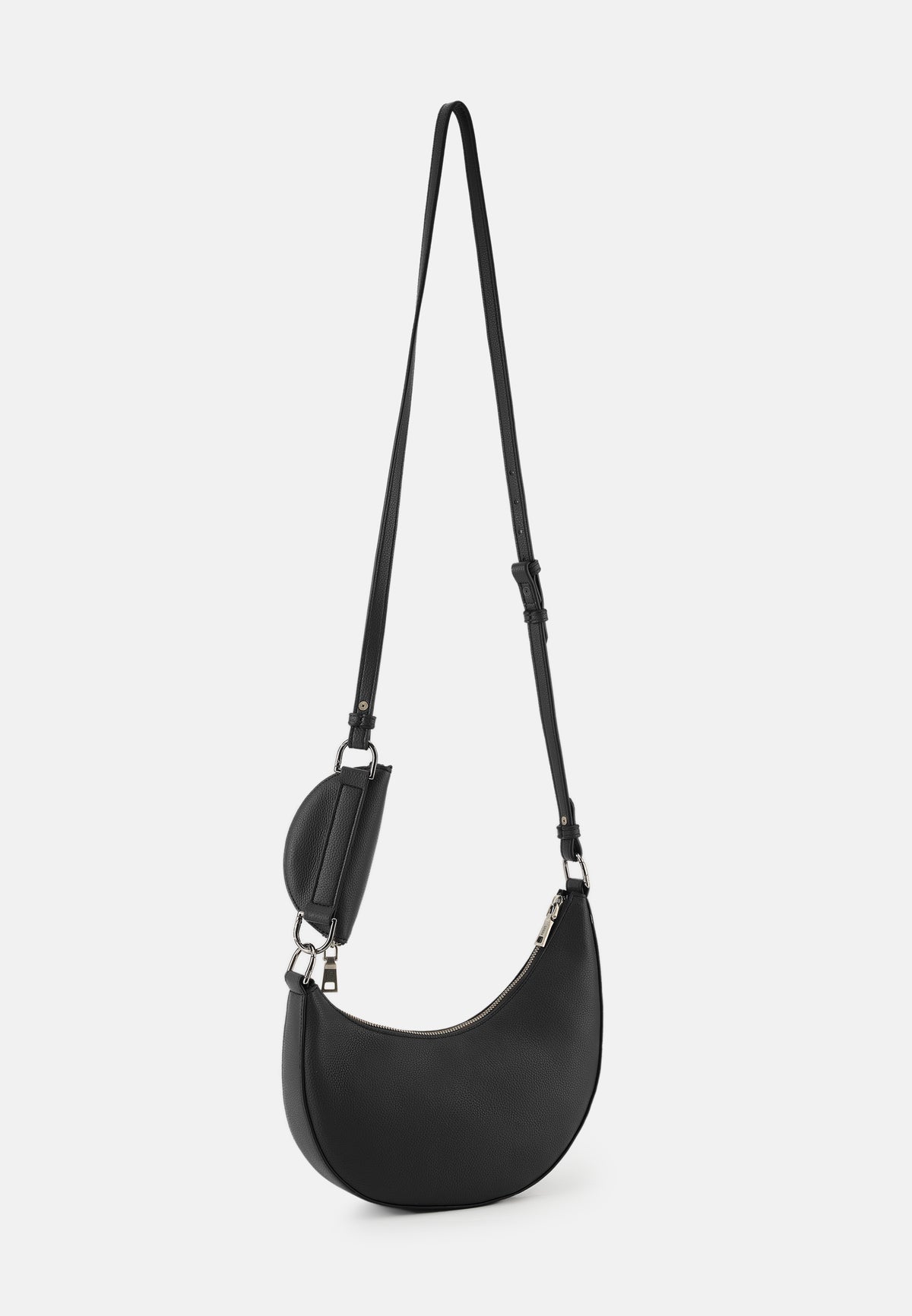 Schwarze Crossbody-Tasche mit breitem Schulterriemen, runder Front und abgerundetem unteren Rand