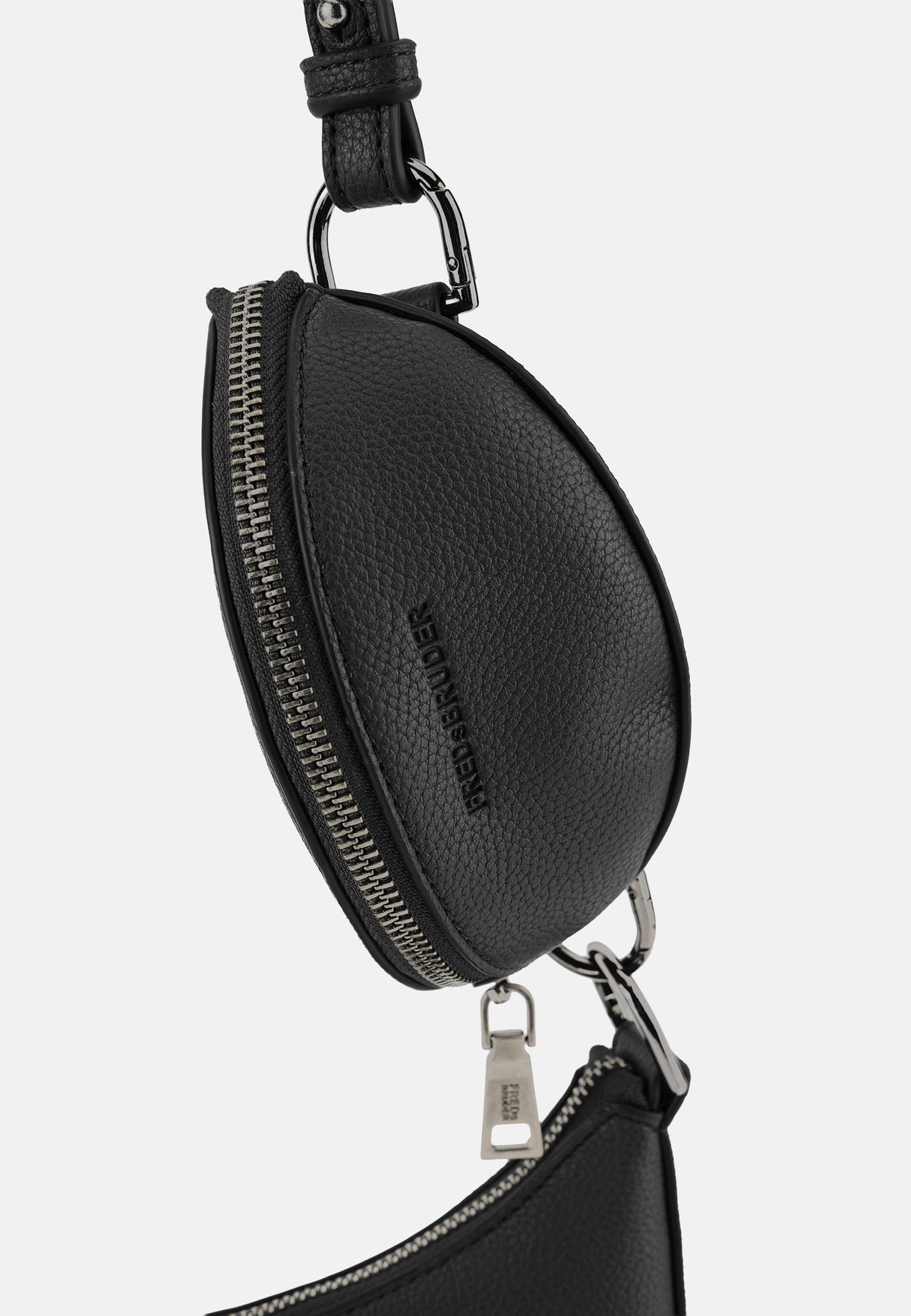 Schwarze Crossbody-Tasche mit Reißverschlussfach vorn und strukturiertem Lederimitat