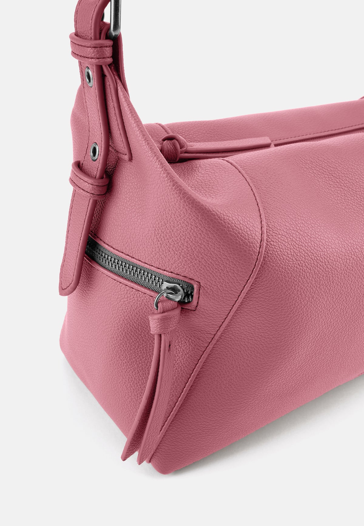 Schultertasche aus Lederimitat in Rosa, Detailansicht mit Zipperfach und Quaste