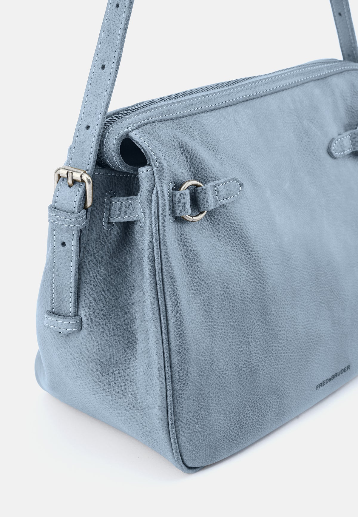 Schultertasche Cool Blue mit Schnallen vorne, Reißverschluss und kurzem Schultergurt