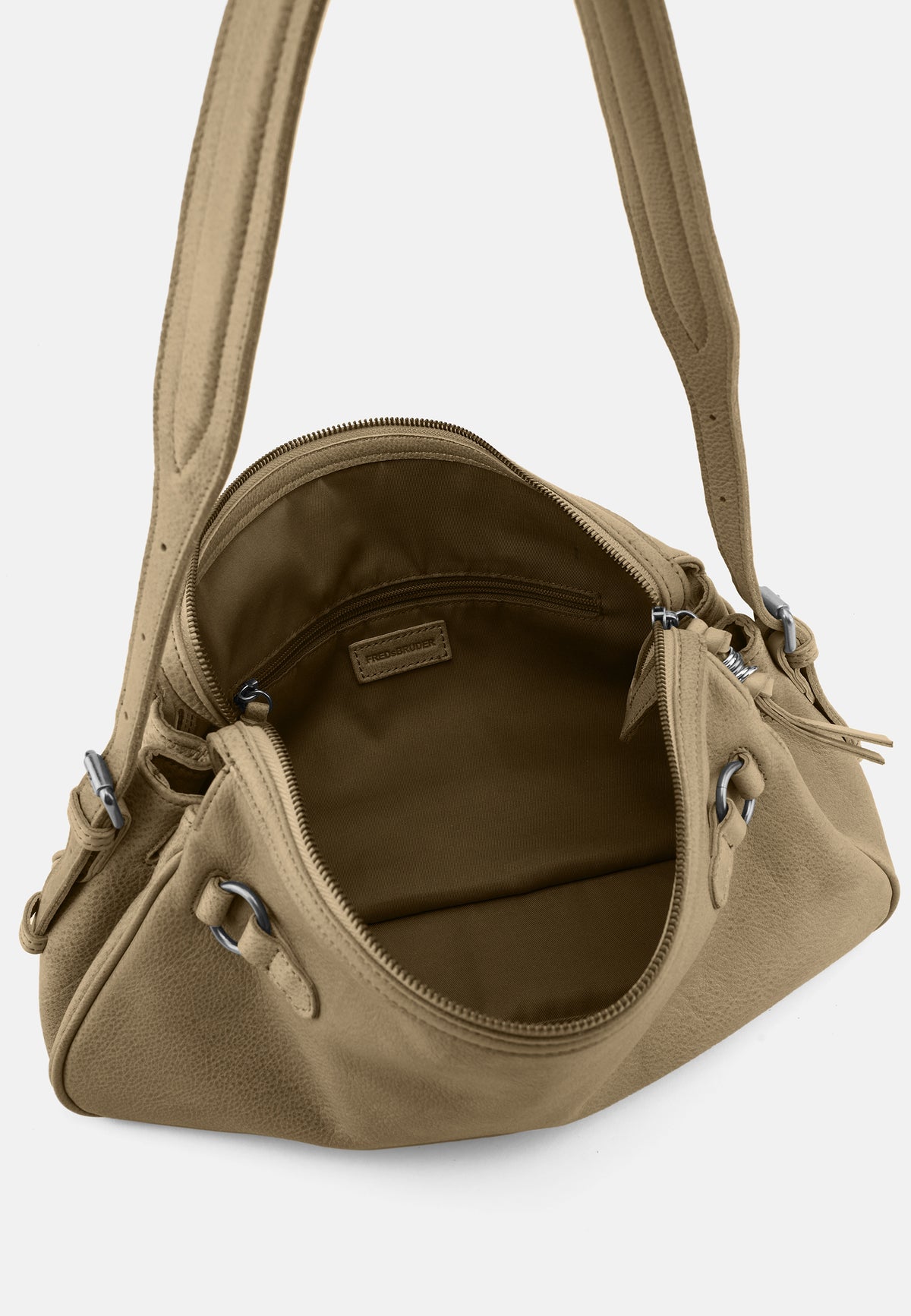 Innenansicht der beige Schultertasche mit Reißverschluss und gestepptem Innenfach.