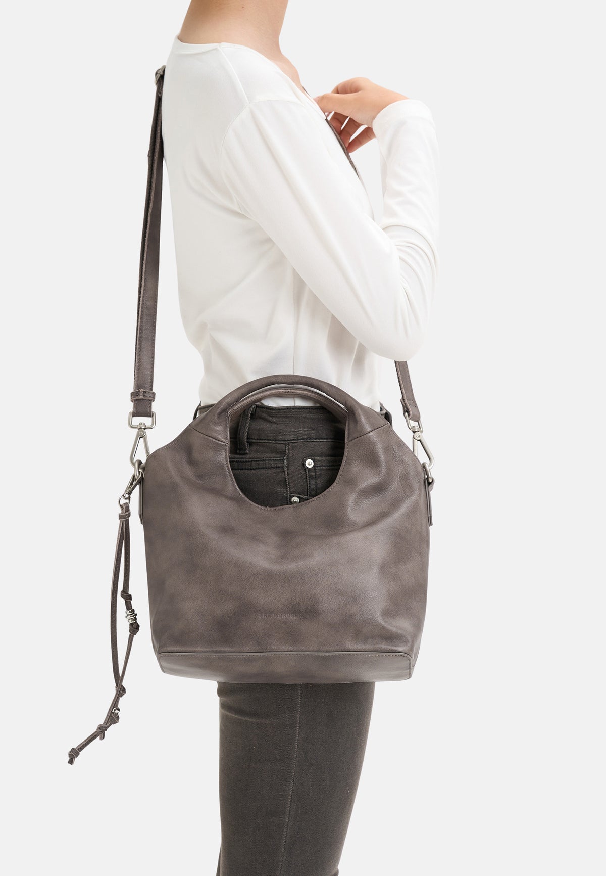 Handtasche (matschig Khaki-Braun) seitlich, mit Schultergurt und vorderem Reißverschluss