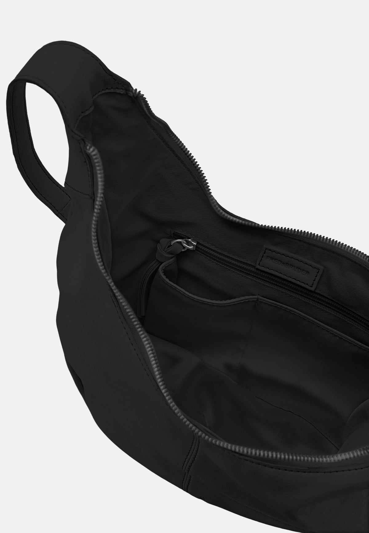 Schwarze Hobo-Tasche, Detailansicht mit Reißverschluss und Innenfach